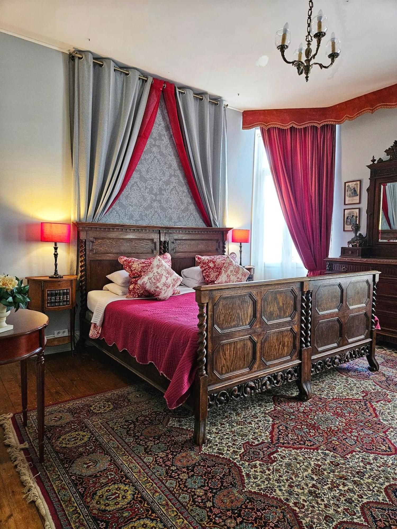 L'Entree Chambres D'Hotes Bar & Restaurant Castillonnès Exteriör bild
